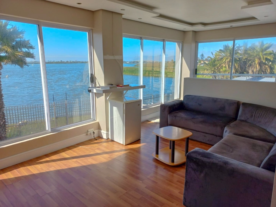 5 Bedroom Property for Sale in Zeekoevlei Western Cape